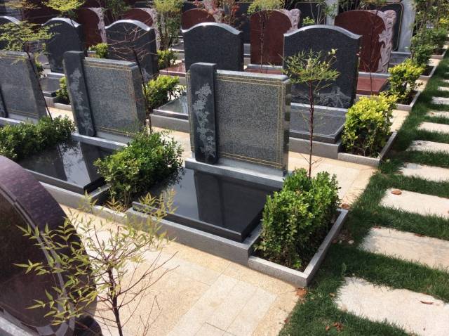 南昌公墓墓碑定制注重雕刻工艺,每座墓碑都是精心加工的艺术品