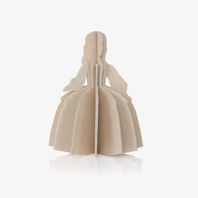 (根据委拉斯凯兹的画作《宫娥》设计的小公主人形立牌)