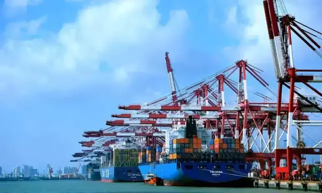 2018前四月,中国十大港口的货物吞吐量,上海港