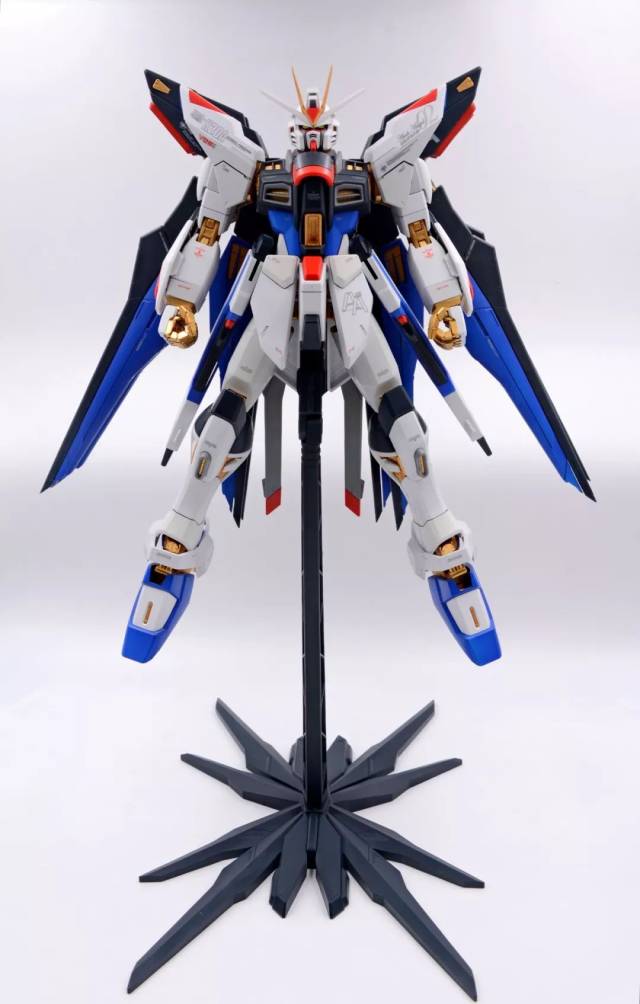 相关机体:强袭自由 登场作品:高达seed 比例:mg 1/100