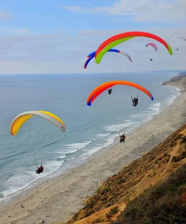 有着近百年的飞行历史 世界级的飞行场所,北美最成功的滑翔伞学校之一
