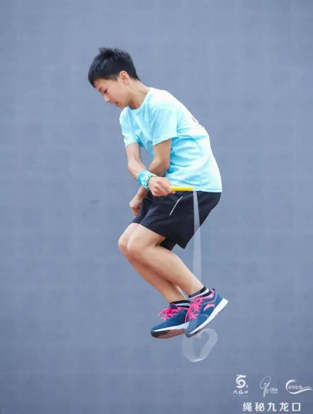 "绳秘中国"九龙口,古装守关人再现千年前跳绳场景