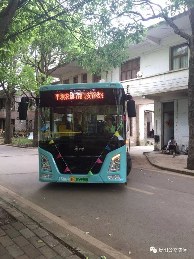 贵阳13路公交车图片