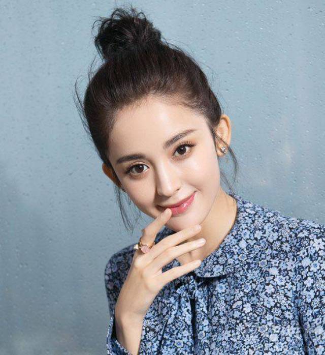 都说女星扎丸子头显年轻,看了钟丽缇的小丸子,瞬间就被颠覆了!