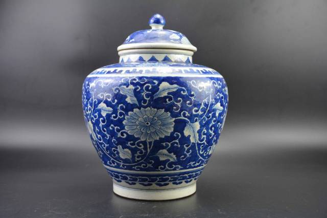 缠枝牡丹是青花瓷器主要纹饰之一可为何寓意将军罐富贵延绵之意_手机搜狐网