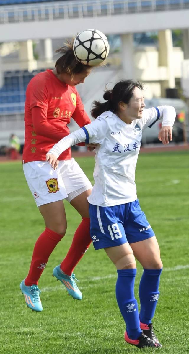 长春女足胜武汉精彩图集 红色战袍十分亮眼