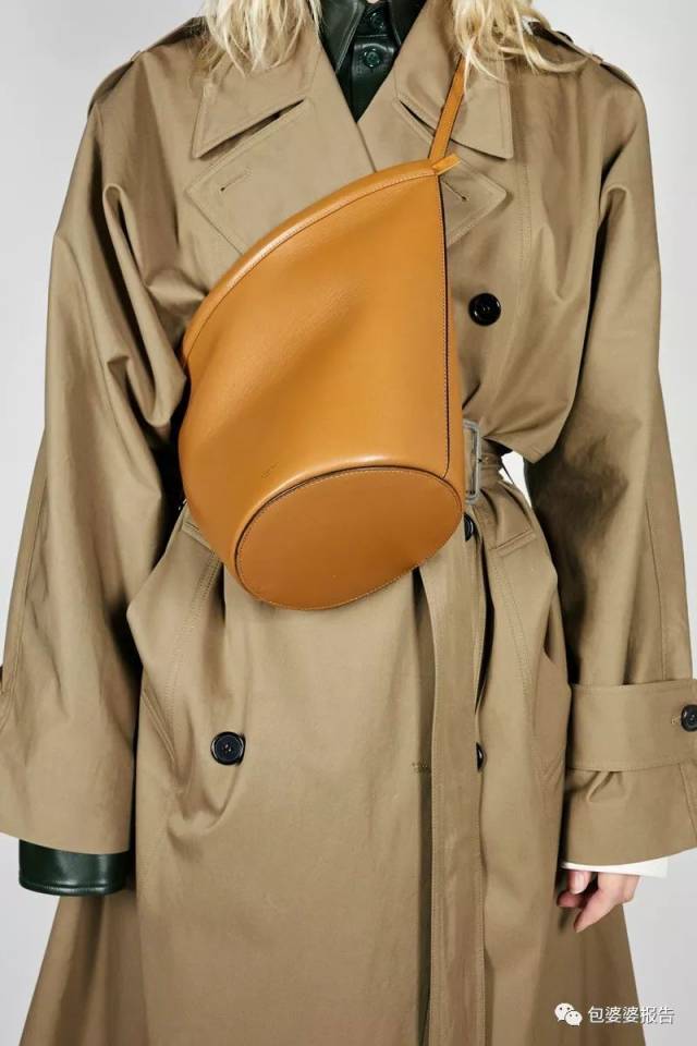 喜欢cline的你,若想收藏前任总监phoebe philo利落简约风格设计,那麽