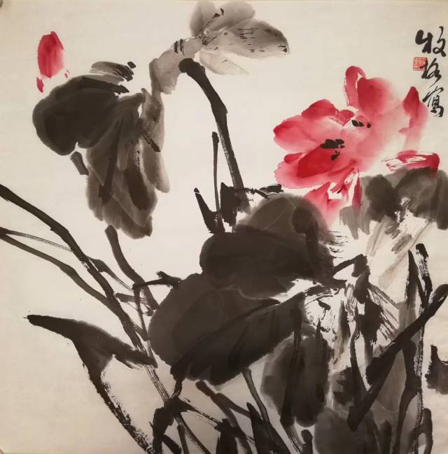 师从著名画家任之先生,现主修大写意花鸟.