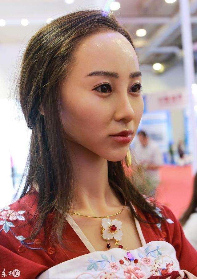 大连工业博览会上的美女机器人, 会说话还会鞠躬_手机搜狐网
