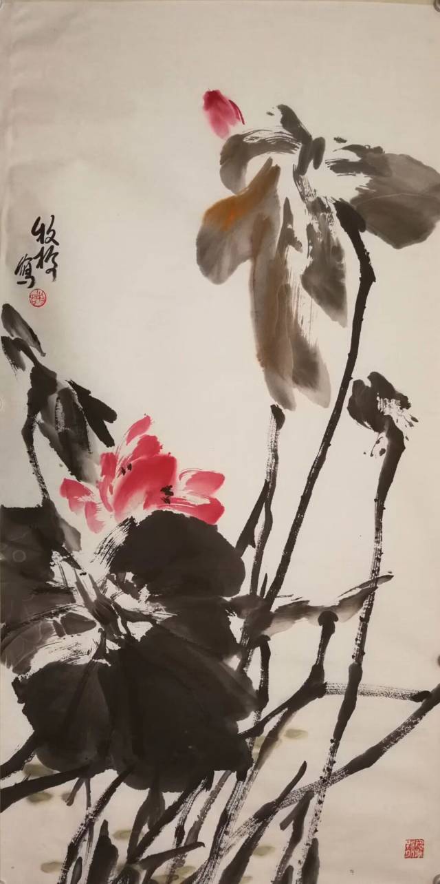 师从著名画家任之先生,现主修大写意花鸟.