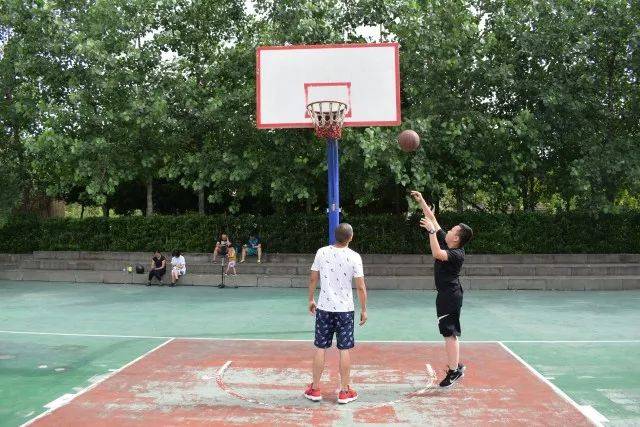 part   篮下擦板球