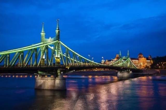 等一个人,陪我去布达佩斯.