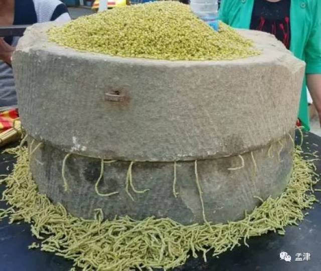 这种东西在孟津老人们都称它为"碾碾转儿".