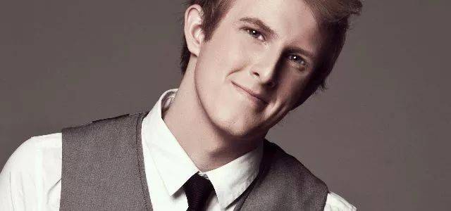 个让人眼前一亮的组合,男生鞠红川来自新疆,女生唐伯虎(小虎)来自美国