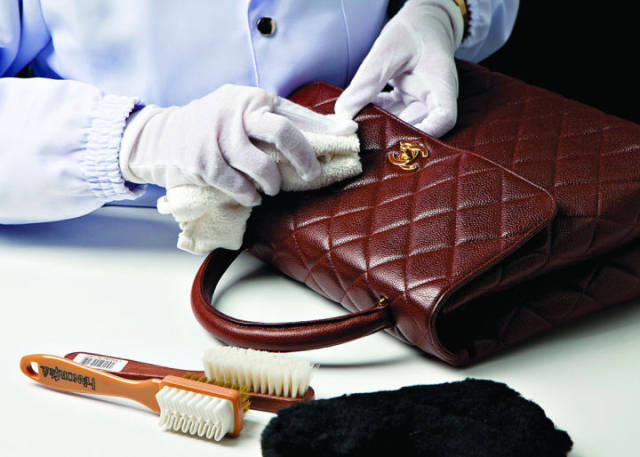 奢侈品包包护理小知识,你的包包也需要精致呵护!