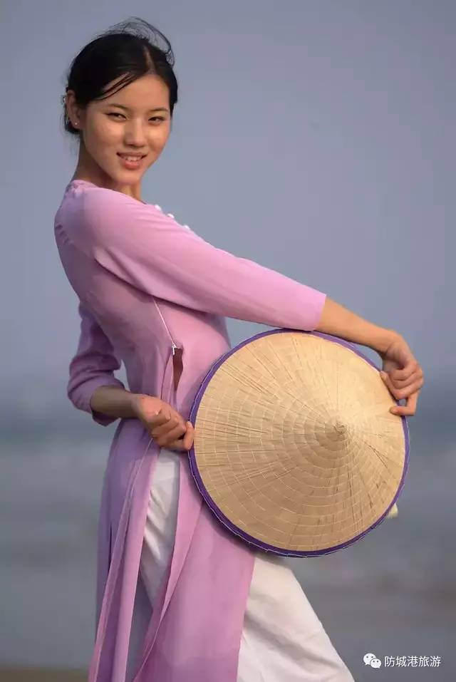 唯美的奥黛少女, 如果在京族三岛的海边, 看到那些戴着斗笠, 身着