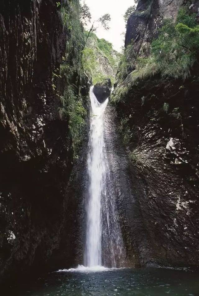 罗带瀑(何磊/摄)