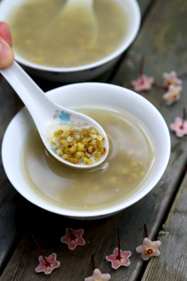 绿豆汤才是清热解暑第一名!记住两点,煮出碧绿的汤水