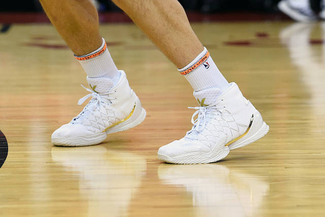 组图:17-18赛季NBA东西部决赛球鞋精选