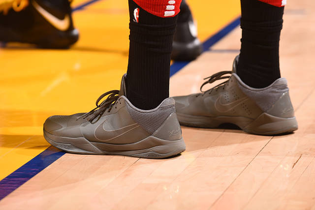 组图:17-18赛季NBA东西部决赛球鞋精选