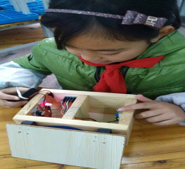 李奇原,女,1999年12月出生,万州第二高级中学学生.