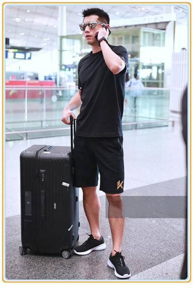 张继科身材逆天!t恤完全盖不住胸肌,网友:原来景甜好这口!