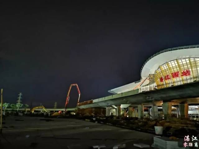 湛江高铁站夜景高清图抢先看!瞬间觉得高大上.
