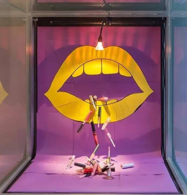 这样的创意橱窗,真是太绝了!