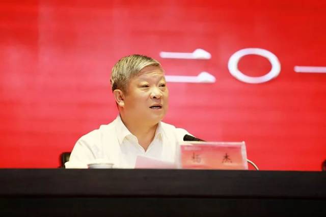 农村金融研究会常务理事杨杰对2017年农村金融研究工作考核情况作了