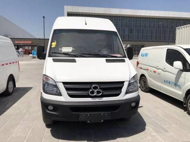 舒驰客车带来2款纯电动客车产品,分别是ytk6128gev1和ytk5040xxyev11