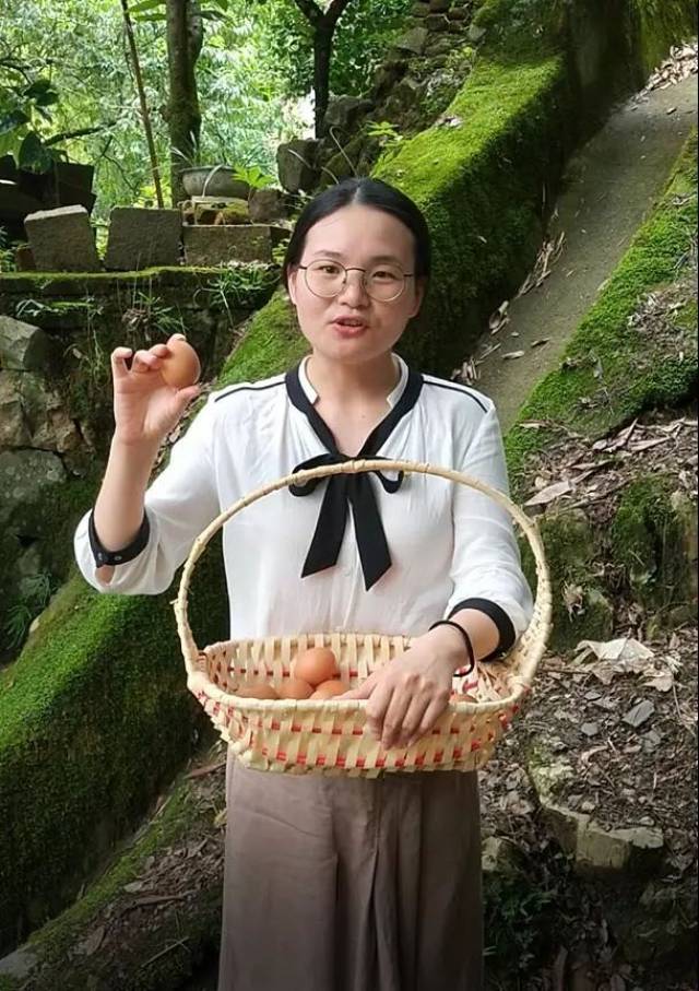 荥经最出名的女人图片