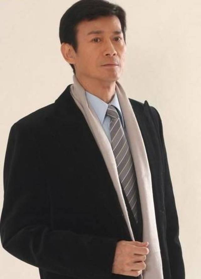 香帅携妻子恩爱现身,虽老依然秒杀小鲜肉,却对前妻让人唏嘘