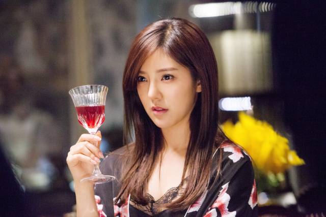 赵奕欢为了钱竟然竟然这样做!当年高傲的女神哪儿去了!