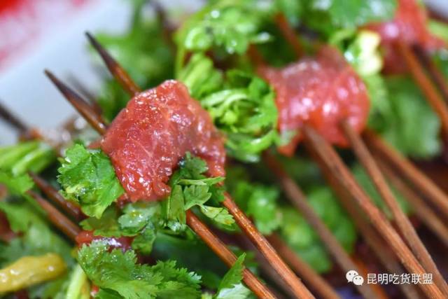 串串品种实在是太多 香菜牛肉,小米辣牛肉,小郡肝等等 牛肉串串,保留