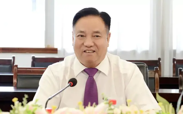 温州市个民协会副会长陈易顺,集团销售公司总经理陈凯等领导出席签约