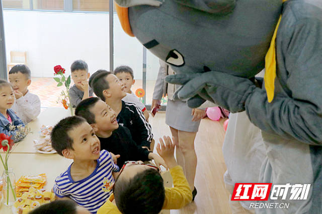 湘潭市英伦国际幼儿园举办欢庆"六一"派对