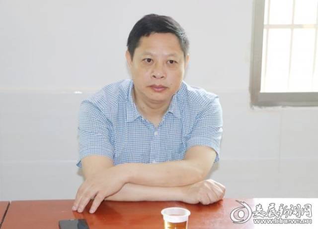 伍鹄一行前往农新村送政策找困难明方向