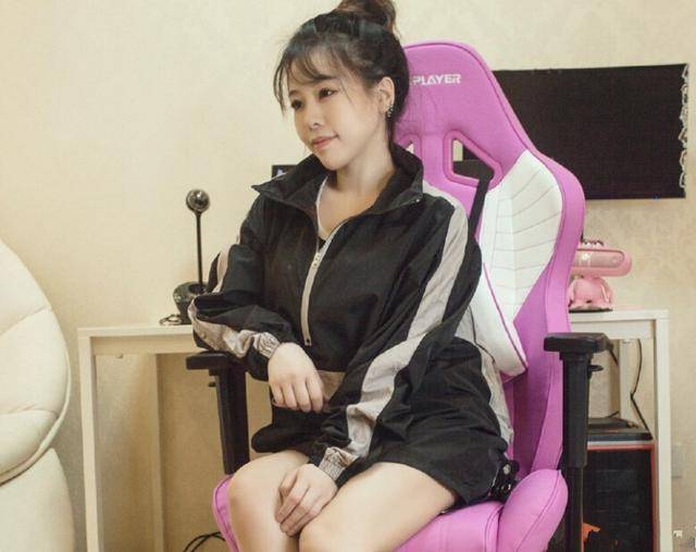 斗鱼三骚卡卡回归却无人关注lol小智友情转发被赞铁汉柔情