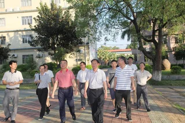 5月31日,华罗庚中学校长黄进添率队前往博罗杨侨中学,看望两位帮扶