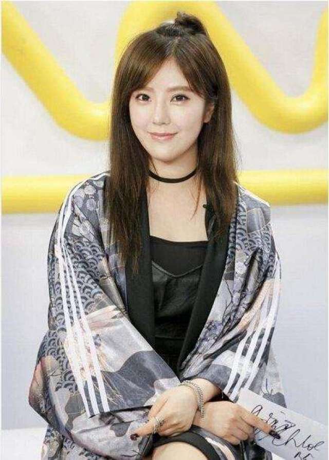 赵奕欢一袭短发成功"洗白",《青春期》女主已不在