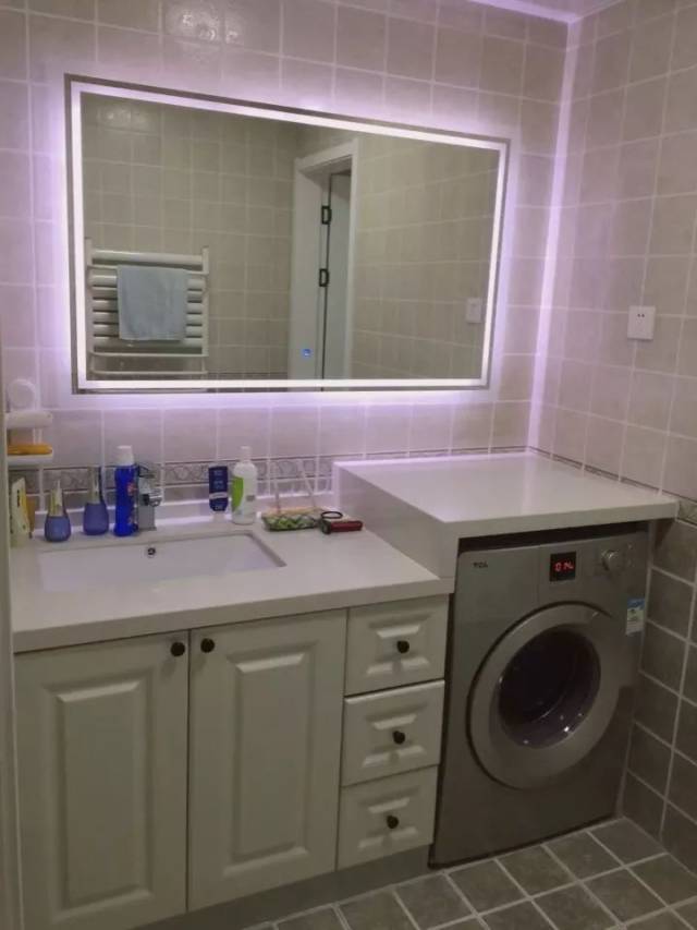 14 15 16 17 若卫生间面积比较小,那么就可以把洗衣机跟洗手盆结合