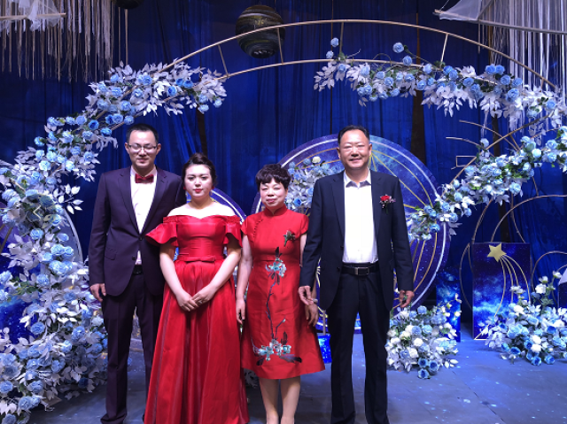 华语天地贺良缘,华语天地董事长甄焘与校长门光伟亲临现场送祝福