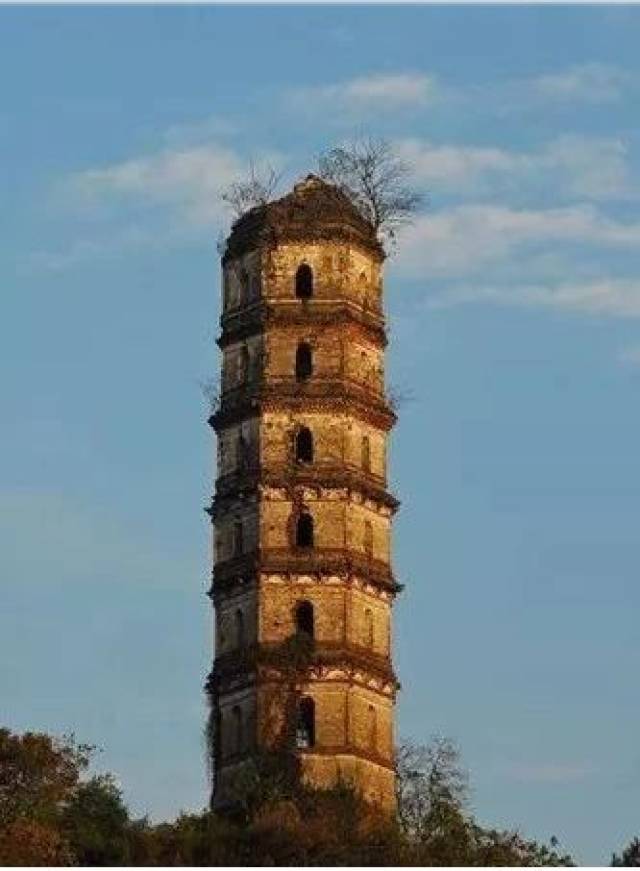 风水宝地古城岩