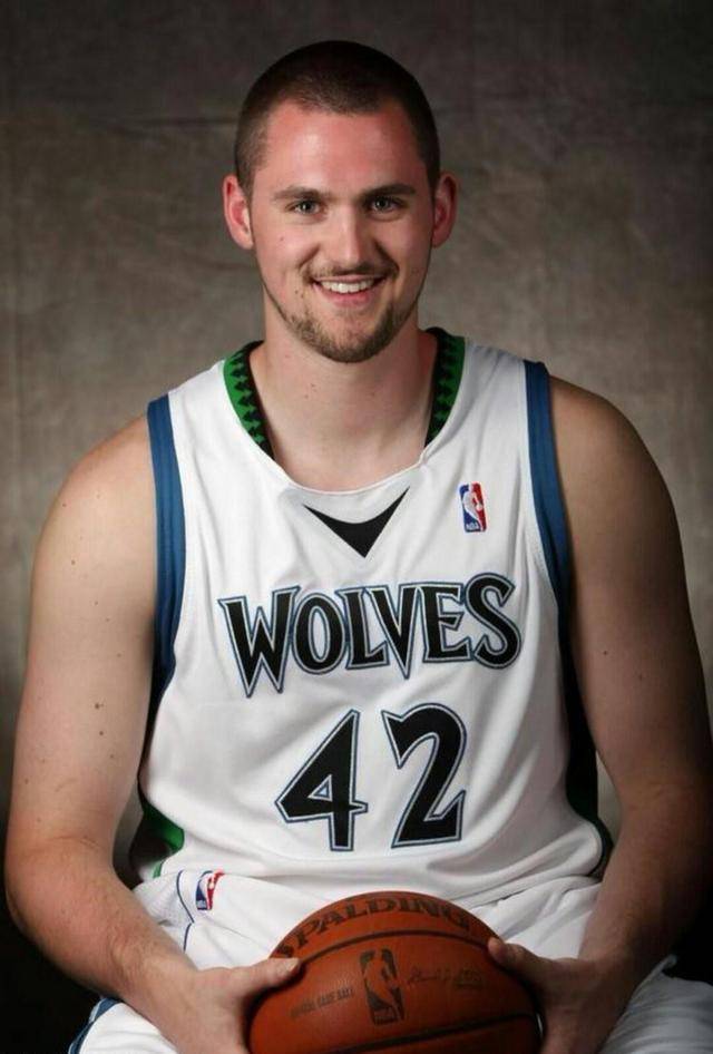 一组对比照看出nba肌肉进化!姚明增重了几十斤,唯独此人逆生长