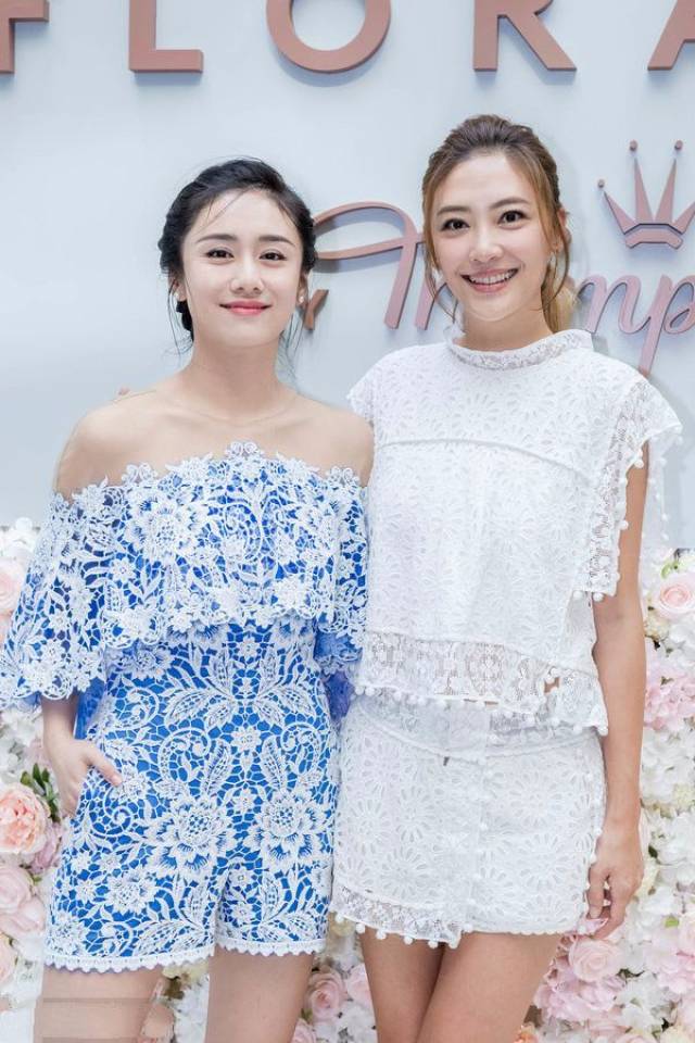 刘芸的裙子有点意思,网友:还以为内衣掉了呢!