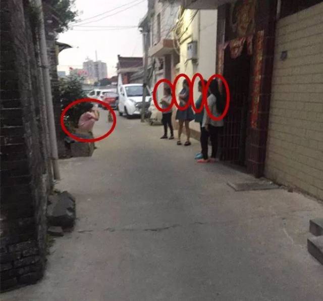 网曝泰州斜桥站街女现象严重当街拉客50元一次