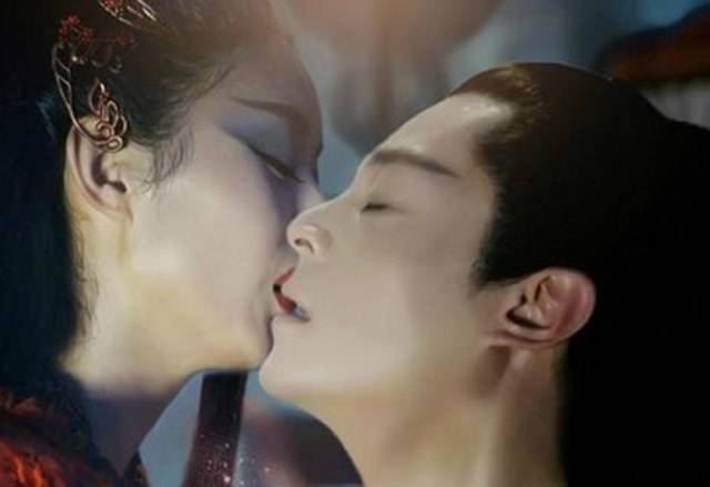 亲过赵丽颖的4位男明星,图2娶了韩国明星,最后一个是他