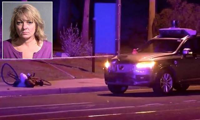 的车祸现场,左上角的小图为车祸逝者伊莱恩赫茨伯格(elaine herzberg)