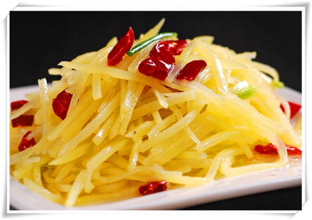 教你这样做清脆可口的酸辣土豆丝,一看就会的做法!