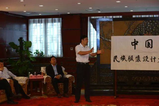 中国纺织工业企业管理协会常务副会长杨峻财政部秘书长李铁堆,中国